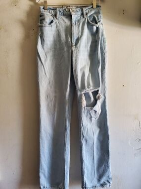Abercrombie & Fitch Light Blue Ul High-Rise '90s Straight Jeans.